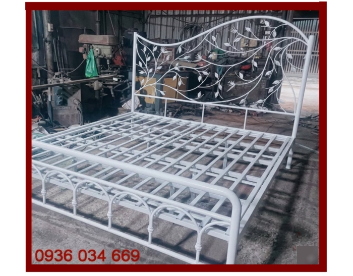 giường sắt uốn hoa văn